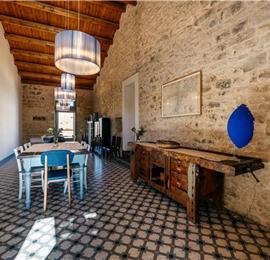  6 bedroom villa with heated pool in Modica, sleeps 18